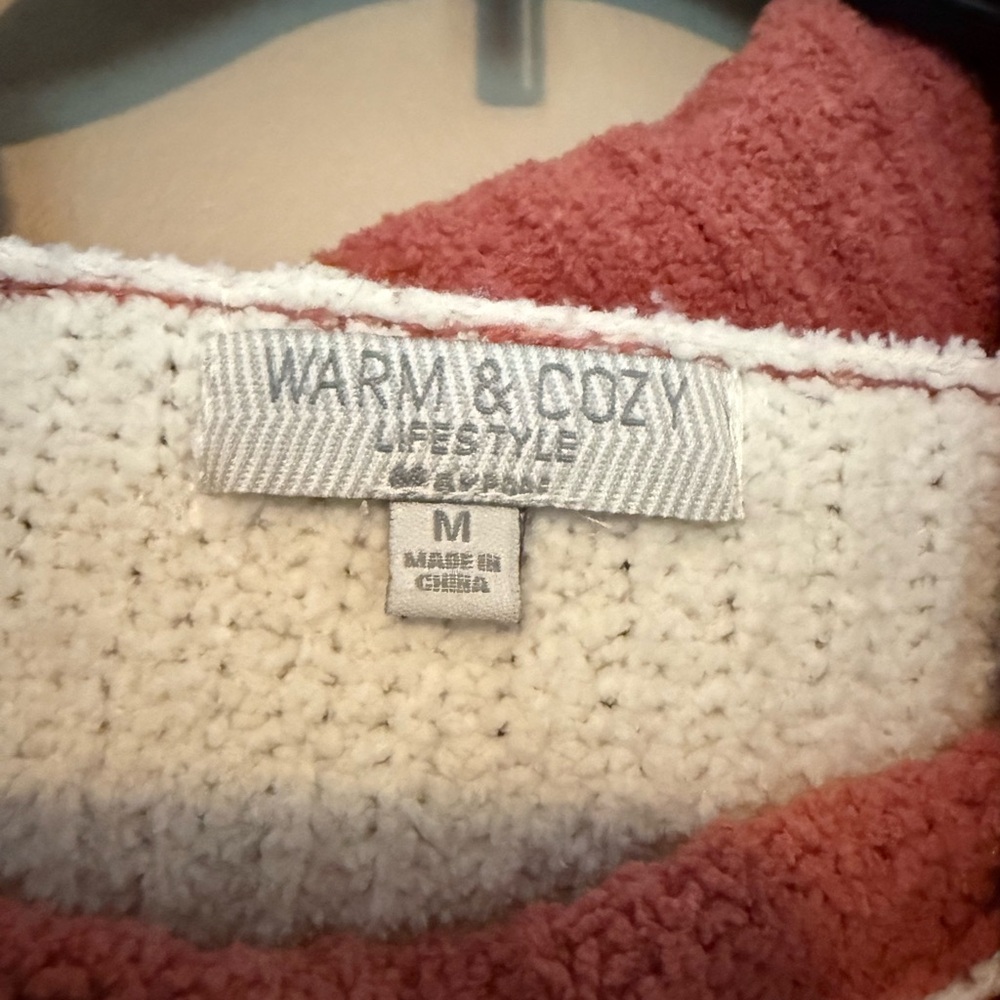Elegant Tricolor Turtleneck Sweater - Picture 3 of 3